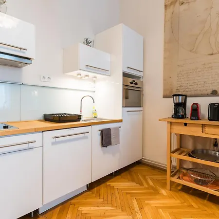 Broadway Near Opera Апартаменты *