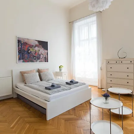 Broadway Near Opera Будапешт