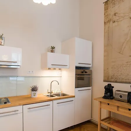 Broadway Near Opera Апартаменты *