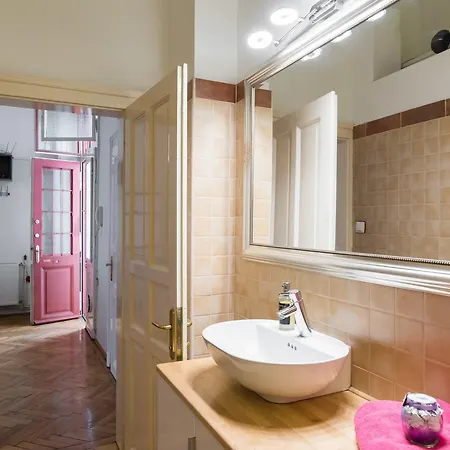 Broadway Near Opera Апартаменты *