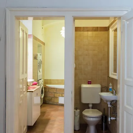 Broadway Near Opera * Будапешт